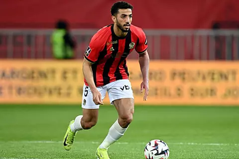نهائي كأس فرنسا.. استبعاد محمد عبد المنعم من قائمة نيس لمواجهة لانس
